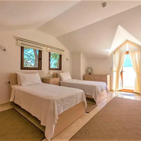 Lorraine - Solo Villa, Luxury At Hisaronu, Vila Oludeniz